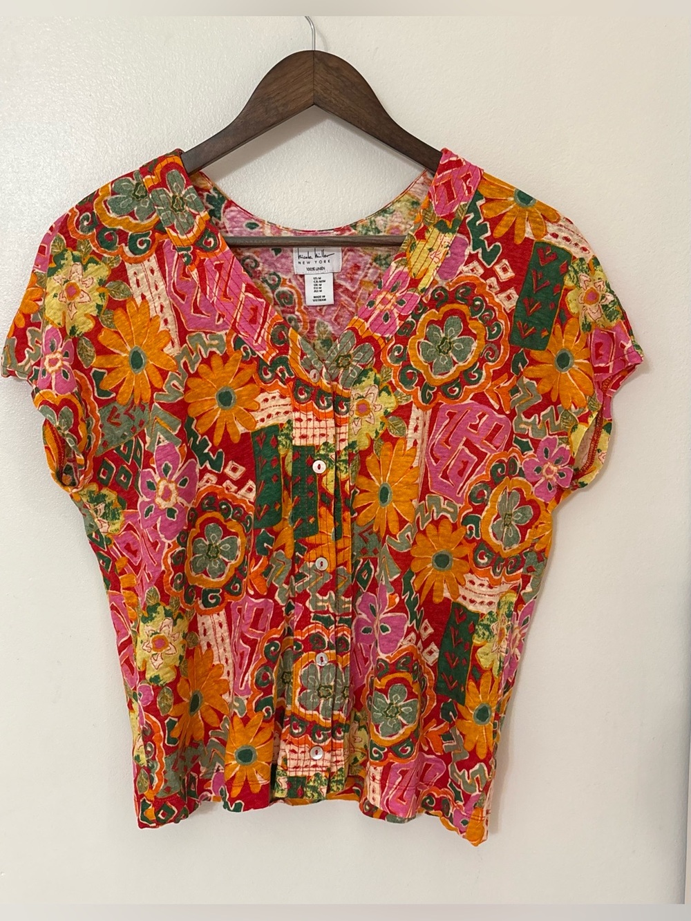 Nicole Miller 100 % Linen Floral V-Neck Button Down Front Blouse Size: M